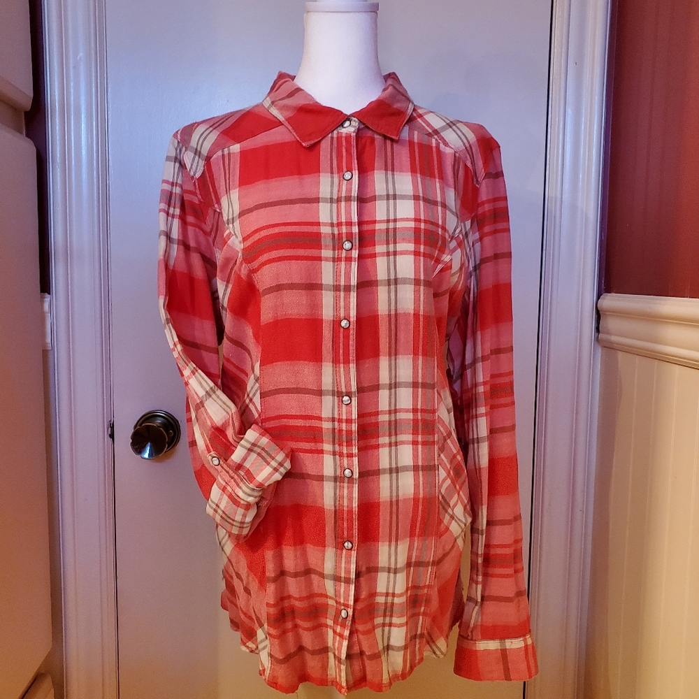 XL long sleeve Womens Top w/Pearl Snaps